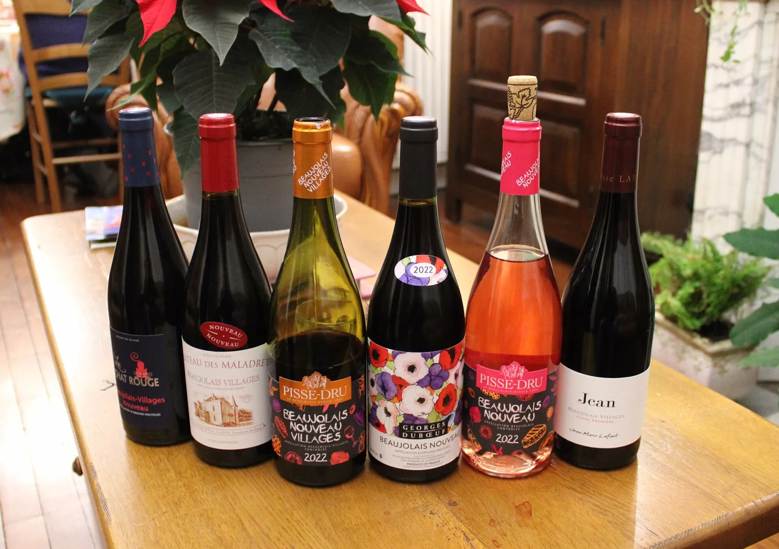 Vignes d'automne, bouteilles de Beaujolais nouveau, vendanges, spa et table d'hôtes à L'Escale, Émeringes - Image 2